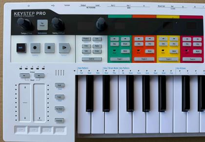 Arturia-Keystep Pro (white)
